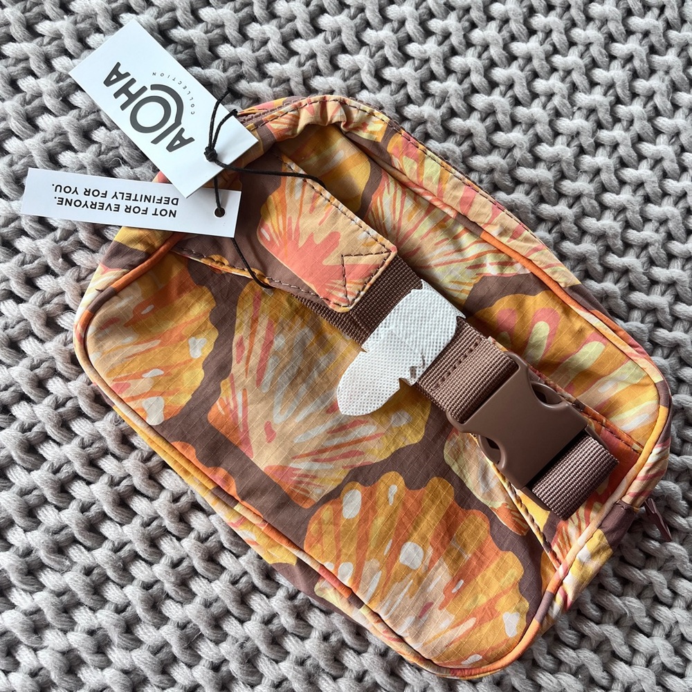 Aloha Collection• SUPER SPECIAL LMTD ED KEEP IT LIGHT HIP PACK Sunrise Shells - Picture 8 of 10